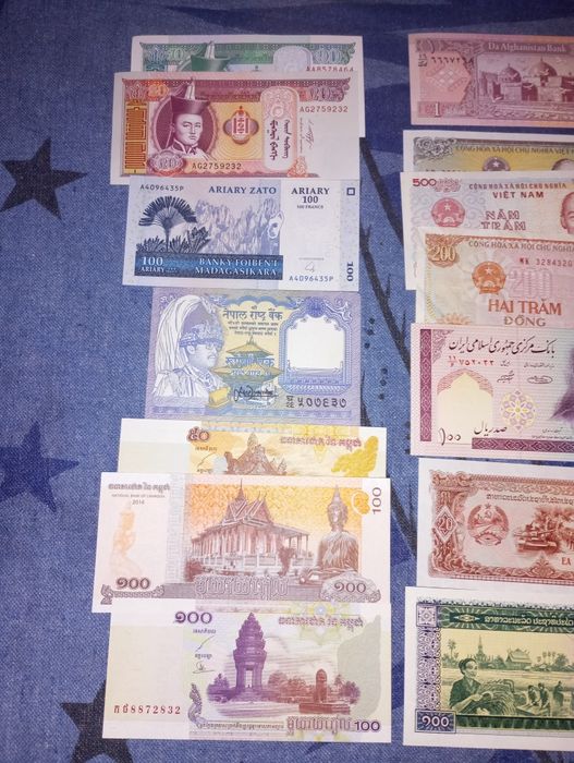 Lote notas países ocidental