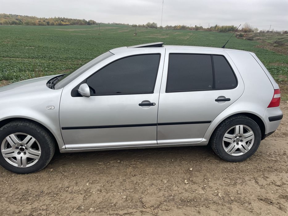 Гольф 4 1,4 16v 2003 року