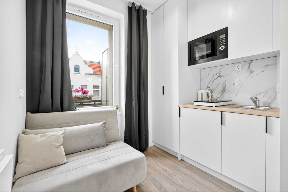 Nowoczesny pokój z własną łazienką obok uczelni.