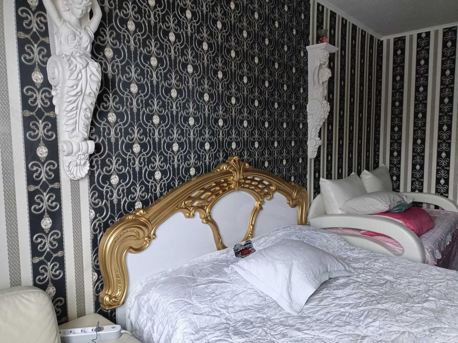 Погодинно, подобово - 3 поверх Маяковського 1 В у парка, для 5 людей!