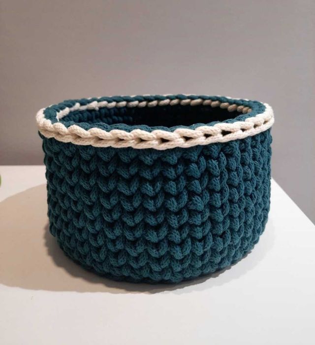 Koszyk dekorwcyjny na drobiazgi, na prezent dla babci