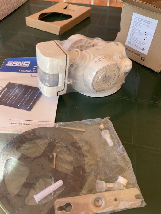LED Motion-Sensor Spotlight426581194976143361