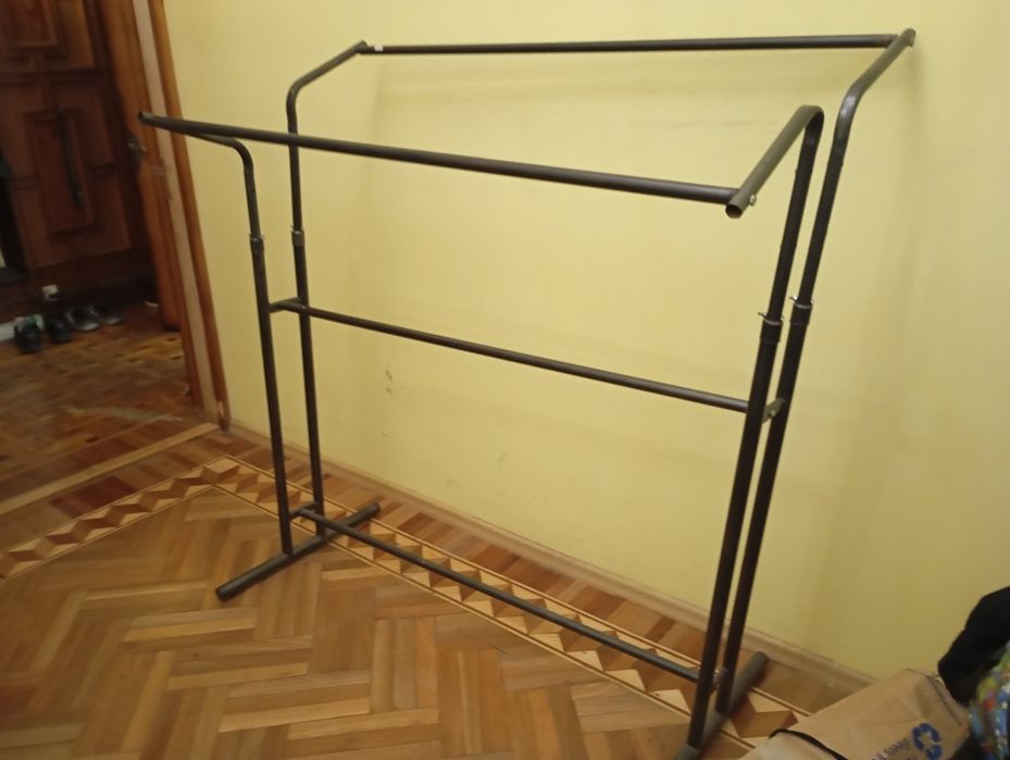 Стойка  двухсторонняя для вещей б.у