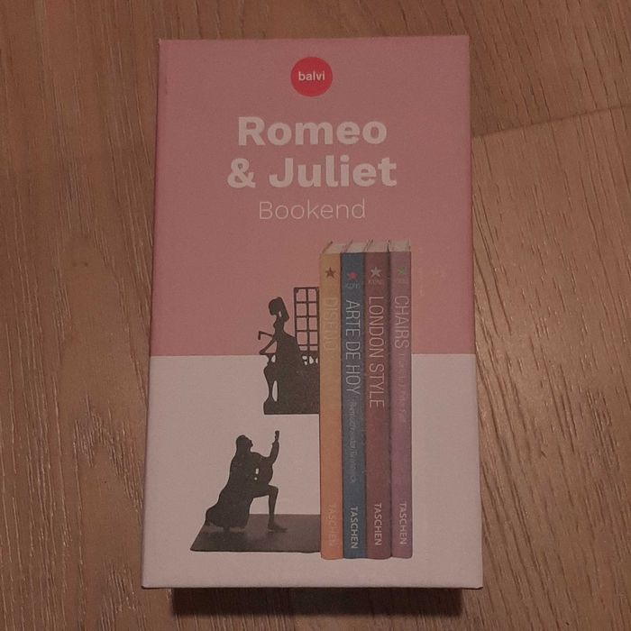 NOVO Suporte Livro Romeo & Juliet Preto