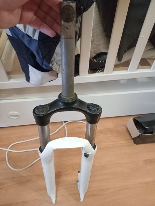 Вилка SR Suntour 26", белый