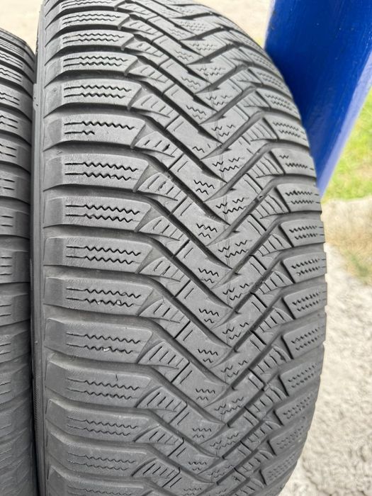 Зимові шини Laufenn 215/60 R16