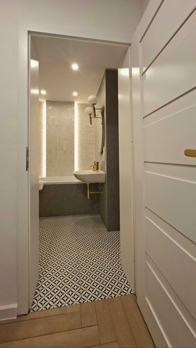 2pokoje na 1piętrze. Duży balkon. Po generalnym remoncie.