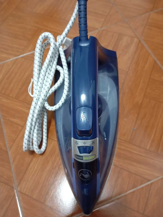 Ferro de passar roupa novo