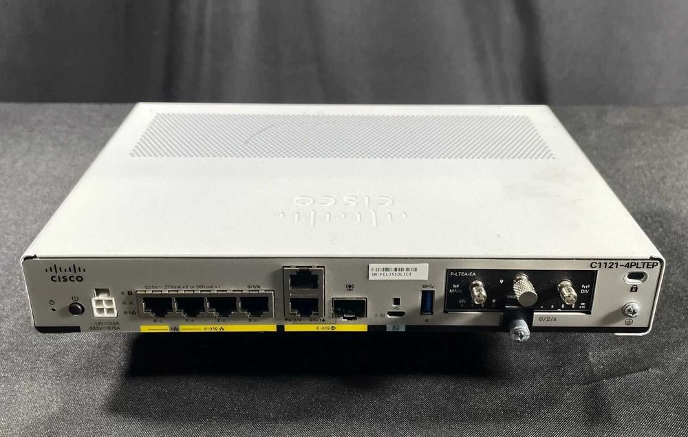 Router Cisco C1121-4PLTEP