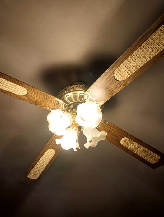 Sprzedam wiszącą lampę do pokoju