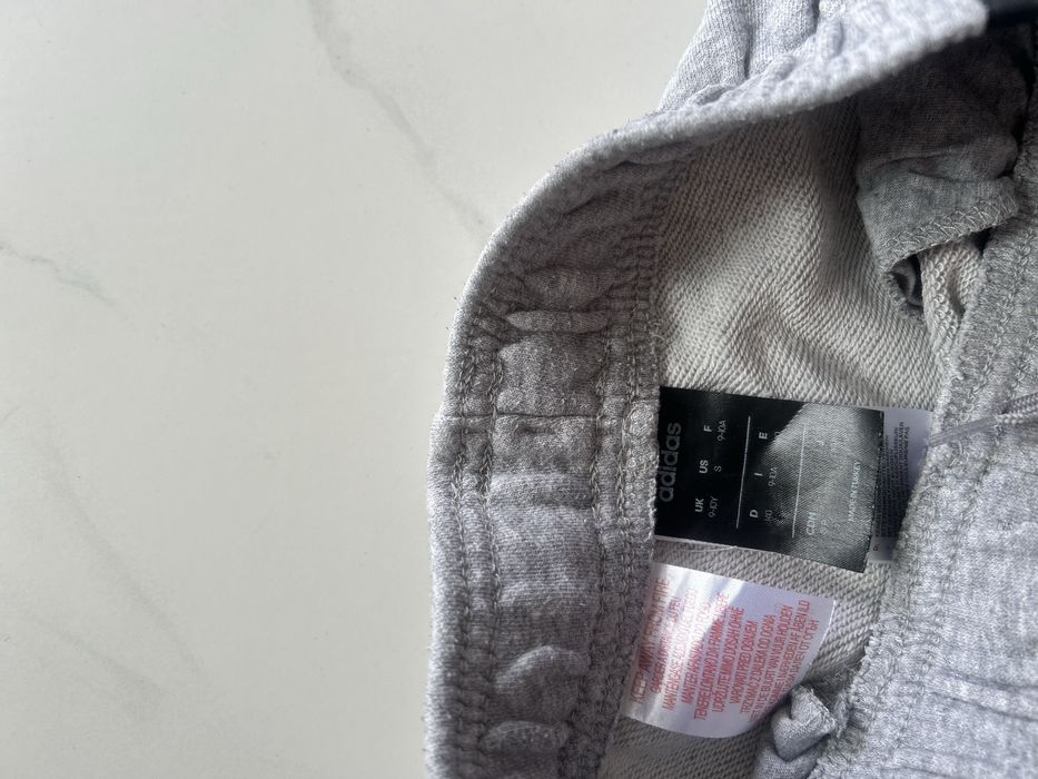 Świetne spodenki chłopięce, bawełna-9-10 lat-Adidas