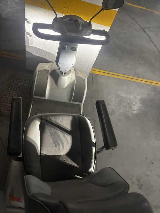 Scooter mobilidade reduzida precisa bateria nova
