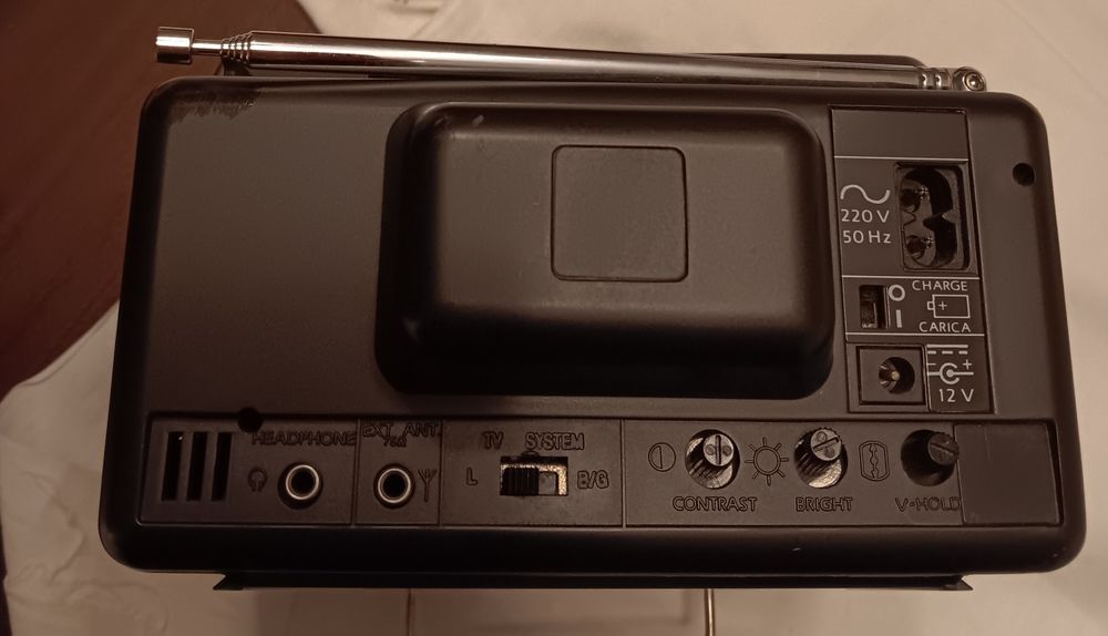 Televisao portatil anos 90 .Nao funciona