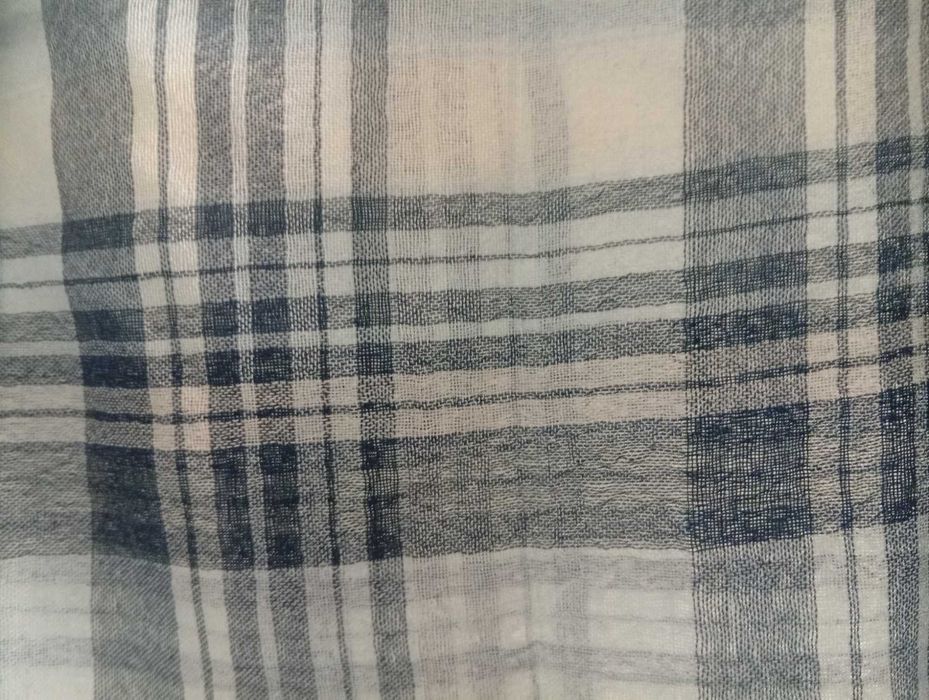 Echarpe em lã fina, de xadrez