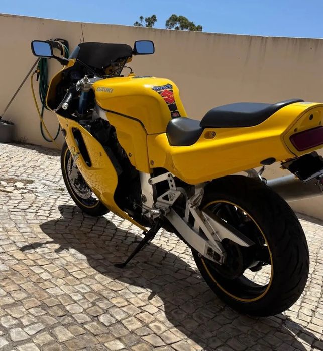 Vende-se Suzuki GSXR 750