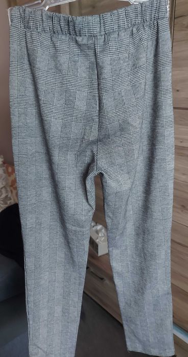 Reserved Spodnie dziewczęce w czarno-białą w kratę 164