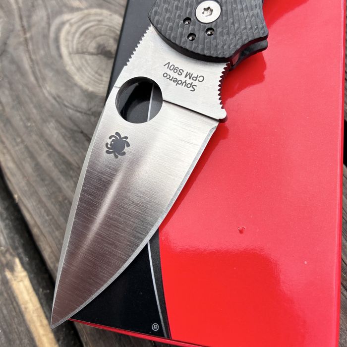 Spyderco Native 5 Fluted Carbon Fiber S90V