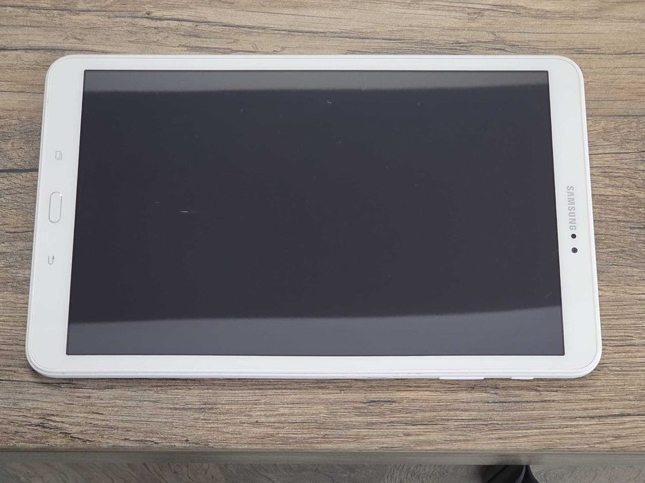 Tablet Samsung Galaxy Tab A 10.1 (2016) 2/16GB stand db gwarancja