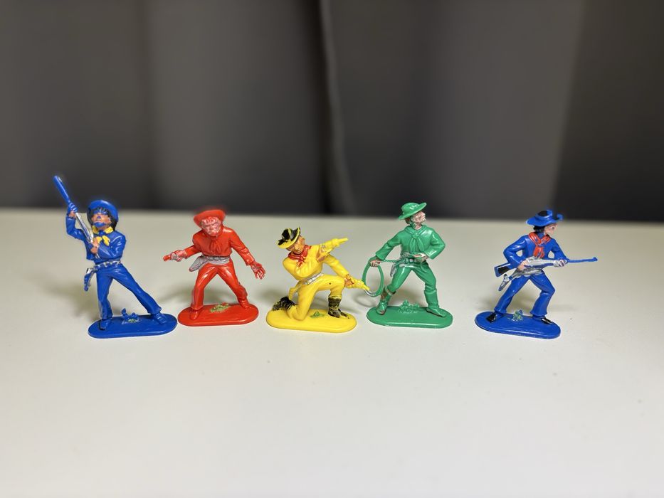 Продаются фигурки ковбоев,индейцев  Höfler