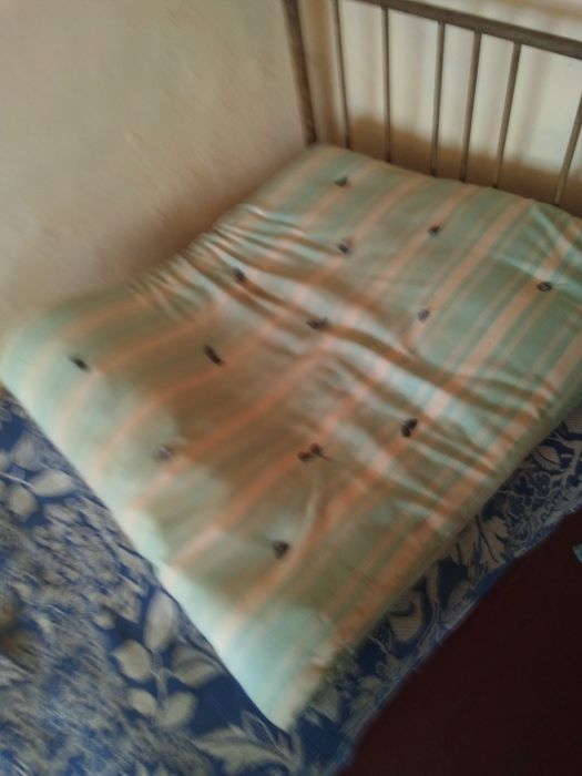 Продам 2 матрасы б/у.