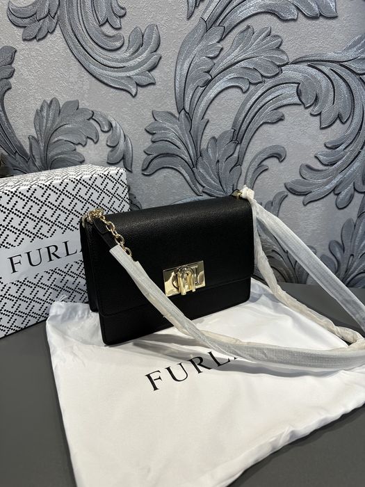 Сумка Furla натуральна шкіра в комплекті фірмовий пильник