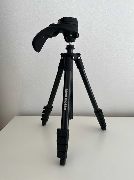 Nikon D5300 - Maquina fotográfica + 2 lentes Nikon + tripé Manfrotto