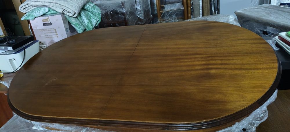 Mesa de madeira de jantar
