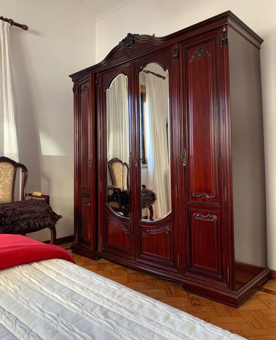 Quarto completo em madeira maciça – estilo clássico intemporal