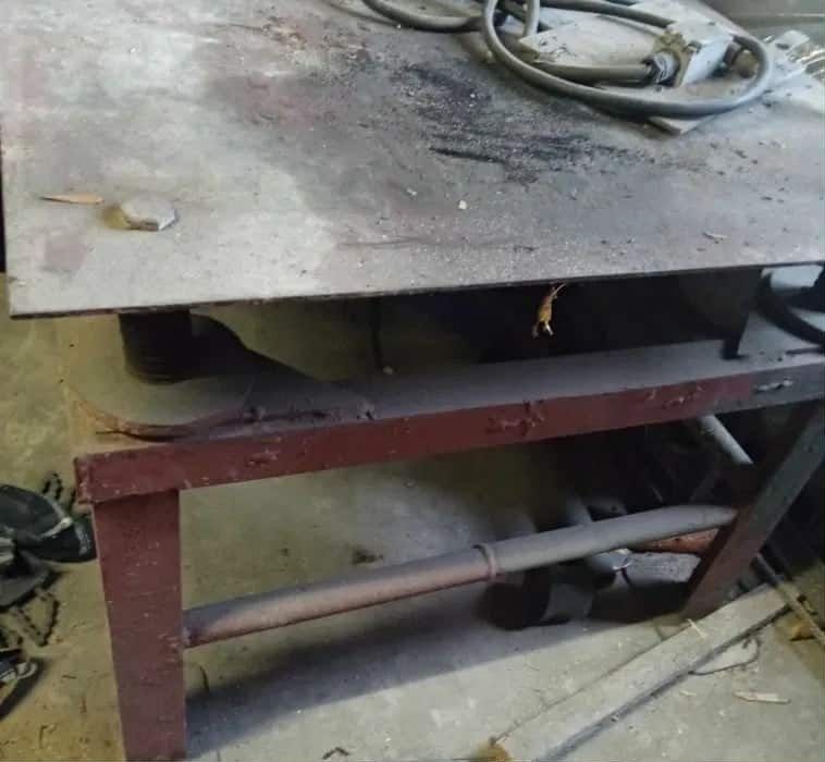 Stół wibracyjny że stycxnikiem