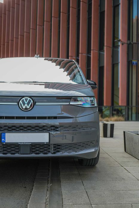 Wynajem busa Volkswagen Multivan 150KM 2.0TDI DSG 7-osobowy