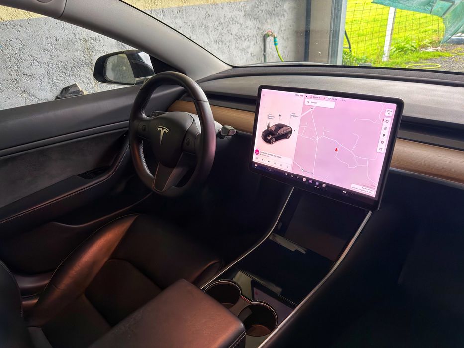Tesla Model 3 Standard Range Plus - Desde 275€ Mês