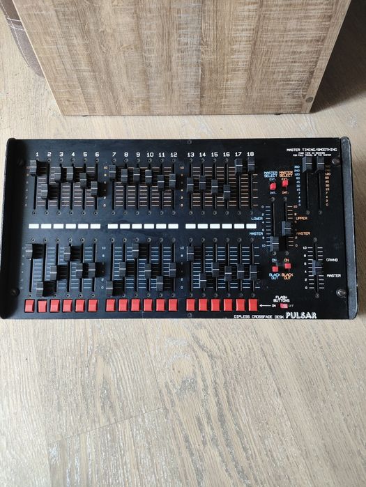 Світловий DMX пульт Pulsar Dipless Crossfade Desk