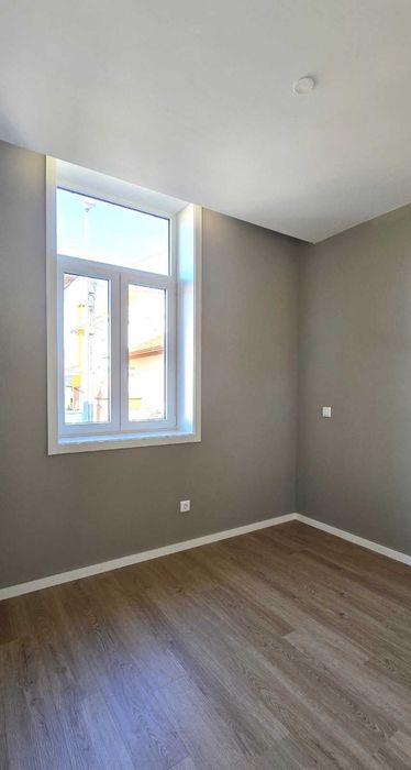 Moradia T2 Renovada + Amplo Salão c/ Luz Natural
