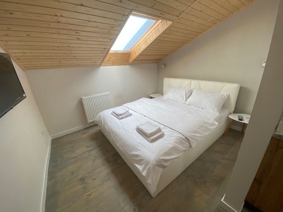 Від власника квартира після ремонту, перша здача, дешево, вільна.