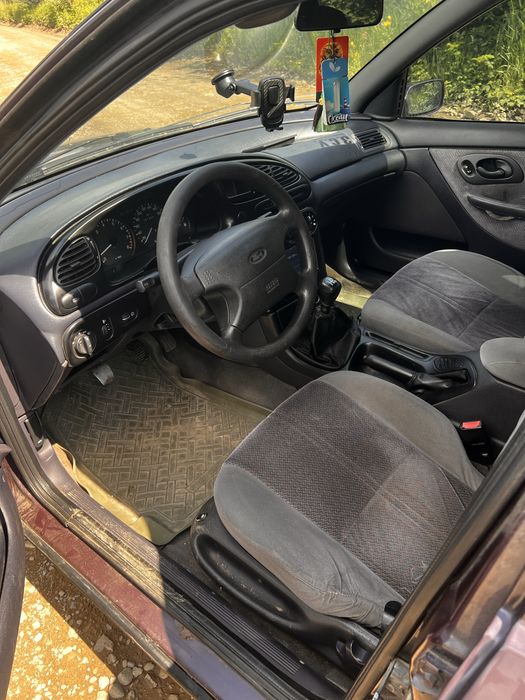 Ford Mondeo 1.8 бензин