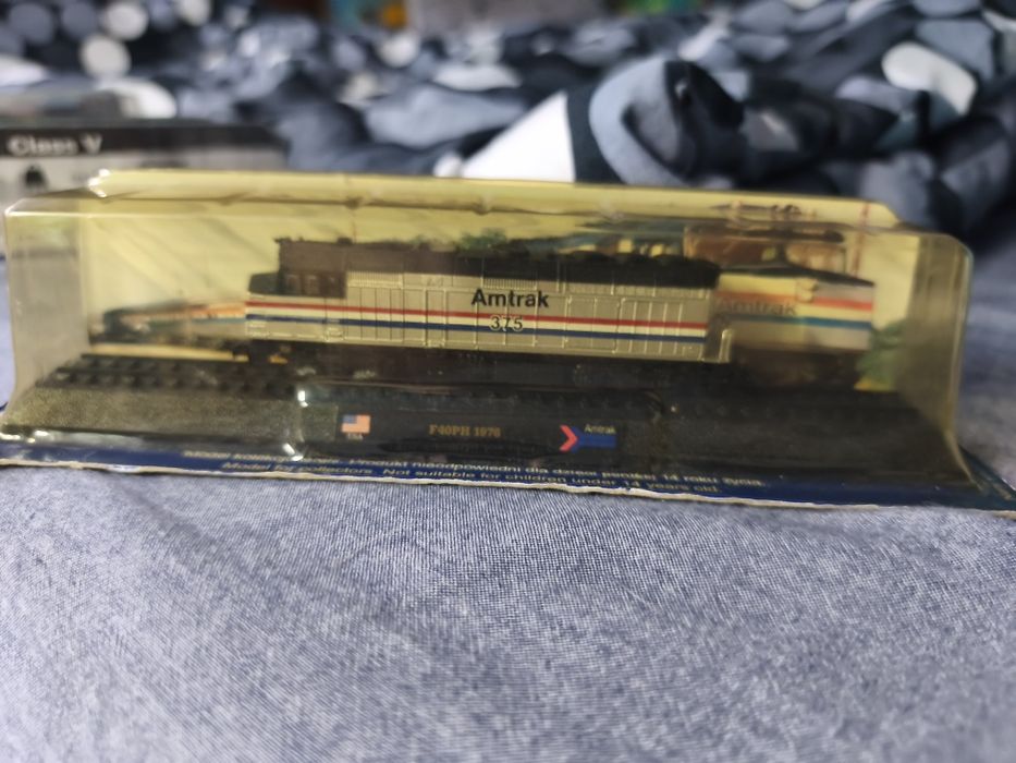 Model kolekcjonerski - F40PH-Lokomotywa pociąg Amer com