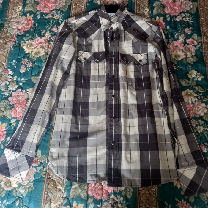 Camisa Levi's para homem.