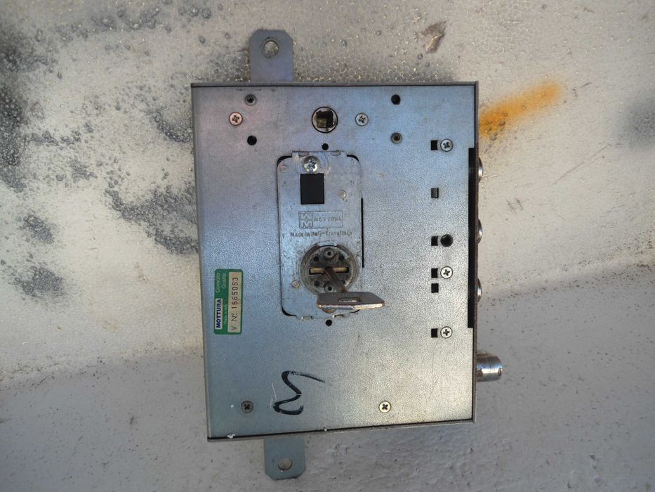 Fechadura de porta de 3 trancas novas