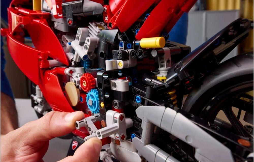 Lego Ducati Panigale V4 S