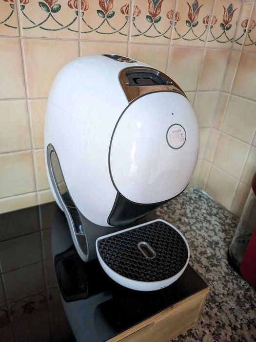 Máquina de Café Dolce Gusto NEO