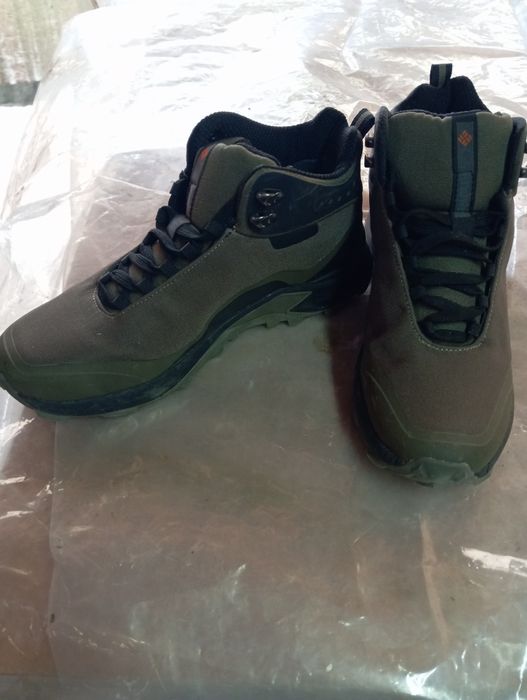 Продам ботинки .