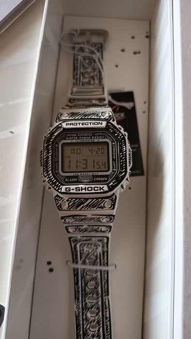 G-SHOCK DW-5600JV-7ER
Joshua Vides Branco Ed. Limitada

Relógio Joshua Vides Branco Ed. Limitada
REF: DW-5600JV-7ER