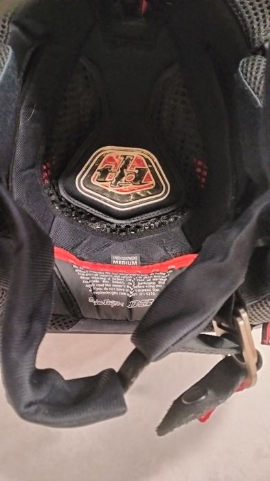 Capacete Troy lee designs D3 carbono