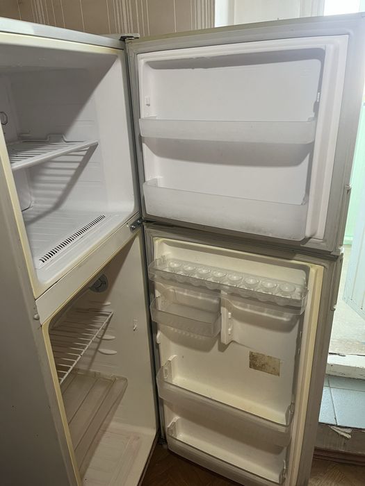Продам холодильник Samsung
