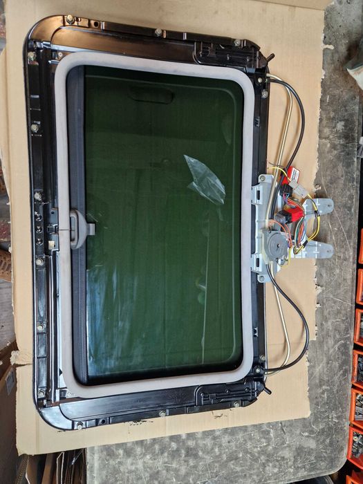 Szyberdach Uniwersalny Elektryczny 87x54cm Bus Camper Zabudowa