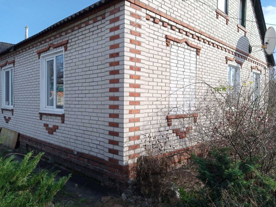 Продаємо будинок у тихому центрі м.Мерефа .