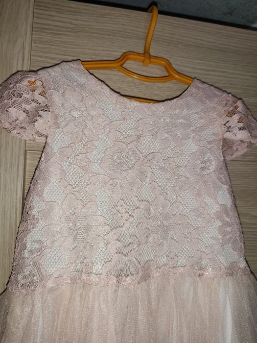 Платье нарядное с гипюром