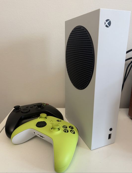 Xbox Series S 512 GB  +2 pady