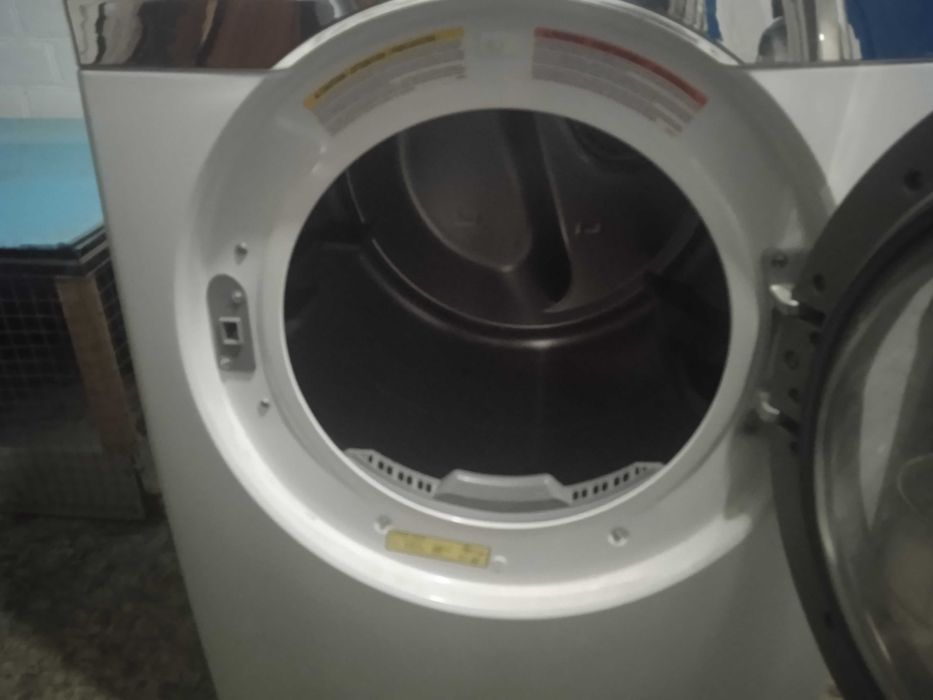 Продам сушильную машинку SAMSUNG  DV410AEW XAA