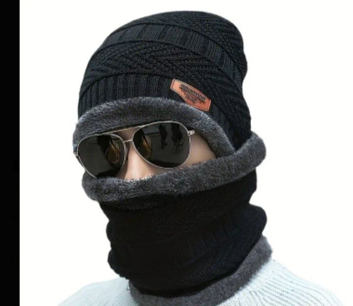 Теплі чоловічі шапки на хутрі та комплекти